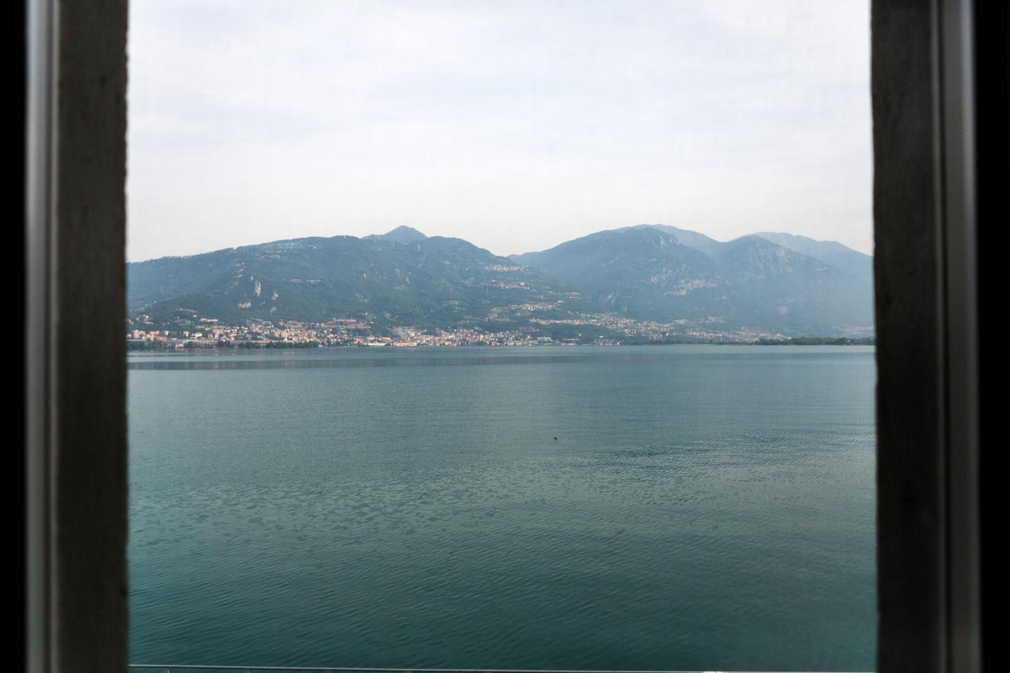 Lakefront Home Residenza Il Gallo In Riva Al Lago Pisogne Bagian luar foto