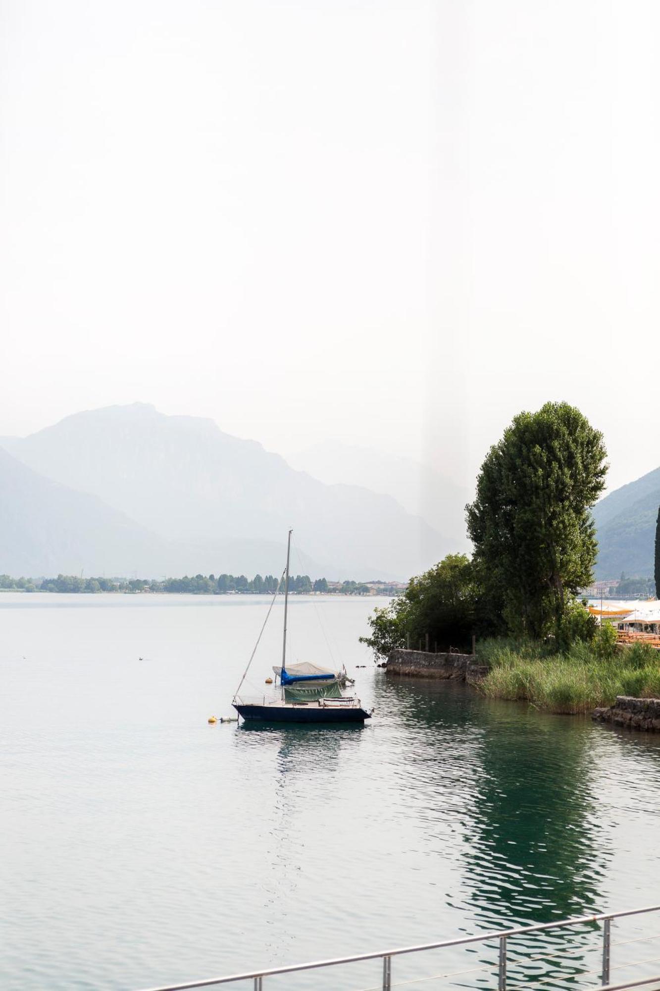 Lakefront Home Residenza Il Gallo In Riva Al Lago Pisogne Bagian luar foto