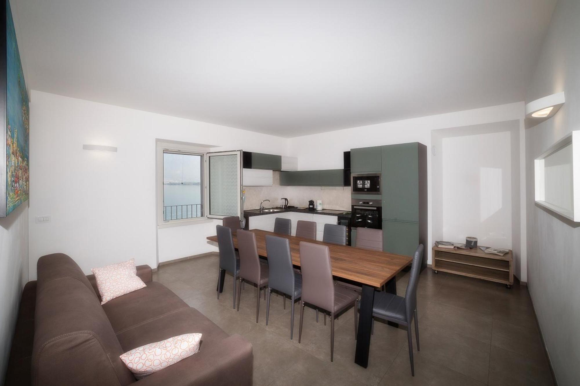 Lakefront Home Residenza Il Gallo In Riva Al Lago Pisogne Bagian luar foto